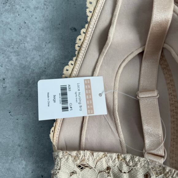 Elegant Lace Bralette in Cream - Picture 3 of 5